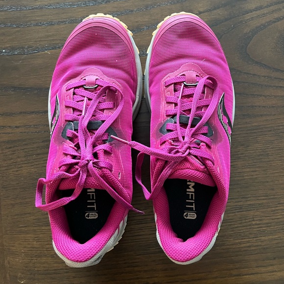 SOLD / Saucony Peregrine 11 Trail Runners - Picture 3 of 6